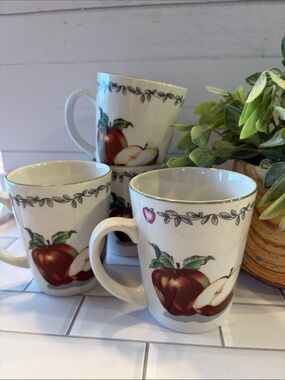 Cream Apple-Print Ceramic Mug with Gold Trim - set of 4